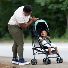 Ingenuity -  Smooth Stroll Convenience Stroller with Storage - Black/Green